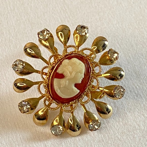 Cameo Brooch Victorian Revival Rhinestone Gold Tone Frame Lady Profile - Picture 3 of 10
